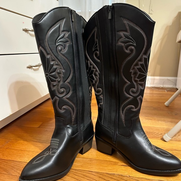 Torrid black cowboy boots brand new never worn - Picture 4 of 4